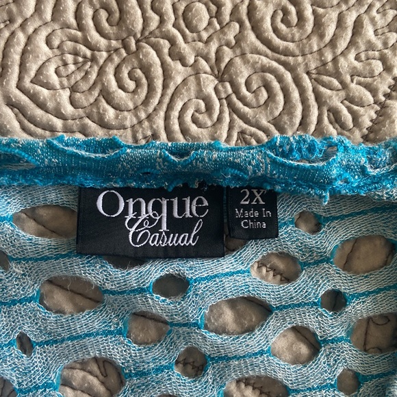 Blue shirt w zipper detail - Picture 4 of 4